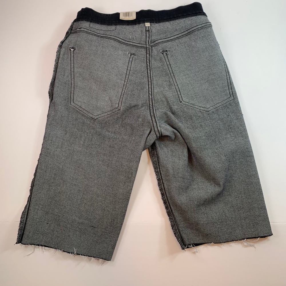 Levis Women High Rise Bike Shorts, Blk Sz 4 W27 - Picture 3 of 4